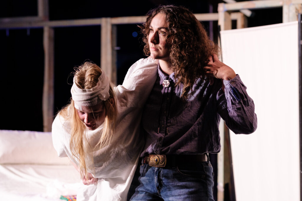 0393 AC25LM 6094 © Robert Catto